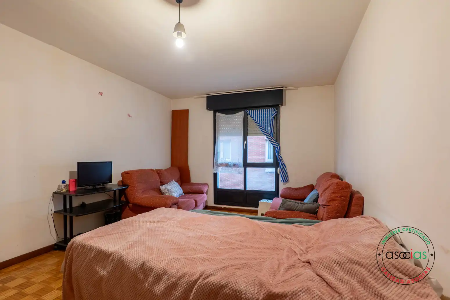 Habitación de Piso en venta en Gijón  con Calefacción, Parquet y Trastero