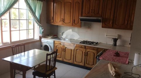 EXCELENTE OPORTUNIDAD EN RIóS, VIVIENDA UNIFAMILIAR PAREADA CON AMPLIA PARCELA . PLANTA PRIMERA DISTRIBUIDA EN COCINA INDEPENDIENT