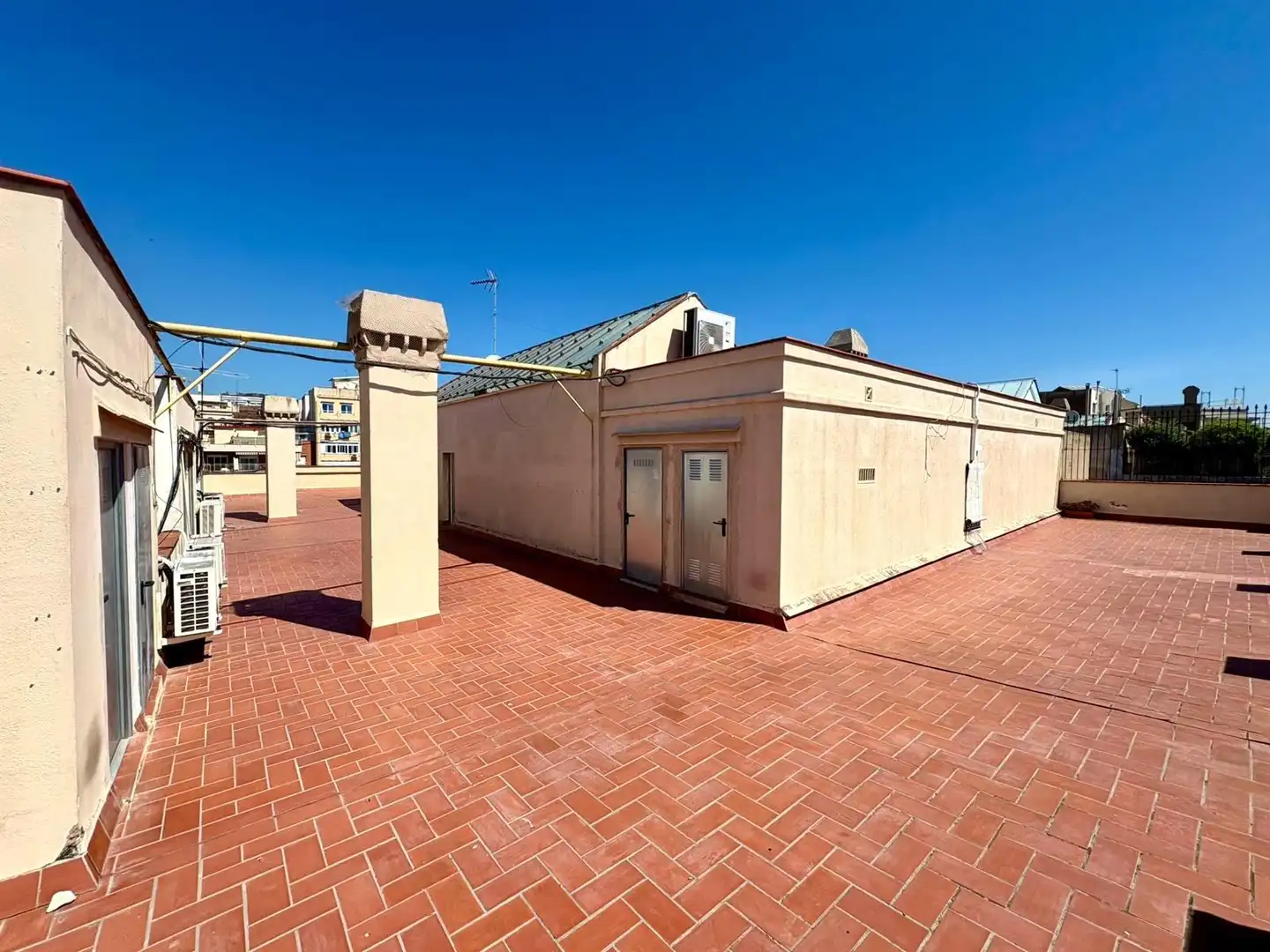Vista exterior de Piso en venta en Barcelona con Aire acondicionado, Parquet y Trastero