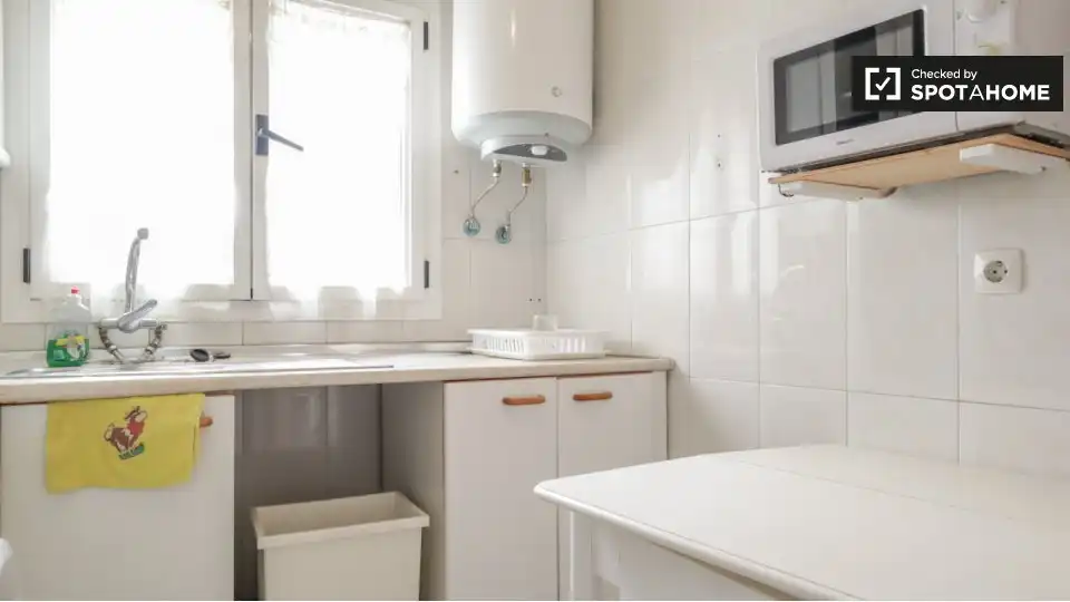 Cocina de Piso de alquiler en Madrid con Aire acondicionado, Calefacción y Amueblado
