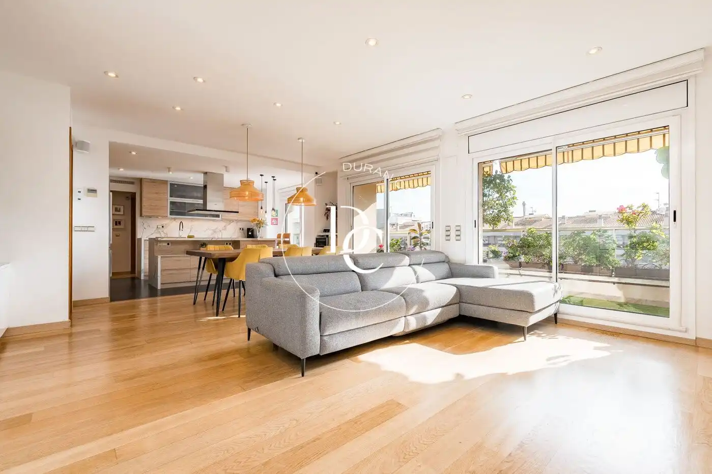 Sala de estar de Ático en venta en Vilanova i la Geltrú con Aire acondicionado, Calefacción y Trastero