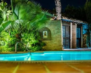 Swimming pool of House or chalet for sale in Marbella  with Air Conditioner, Private garden and Terrace