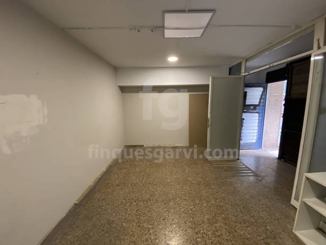 Local comercial en Alquiler en Pintor Tapiro en La Maternitat i Sant Ramon