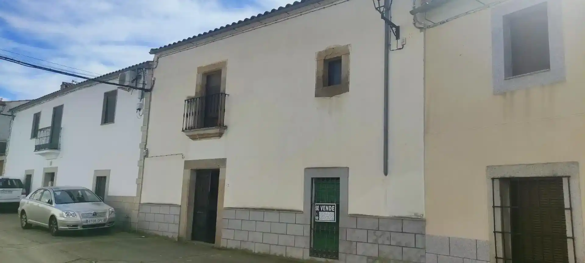 Außenansicht von Wohnung zum Verkauf in Torremocha mit Privatgarten und Balkon