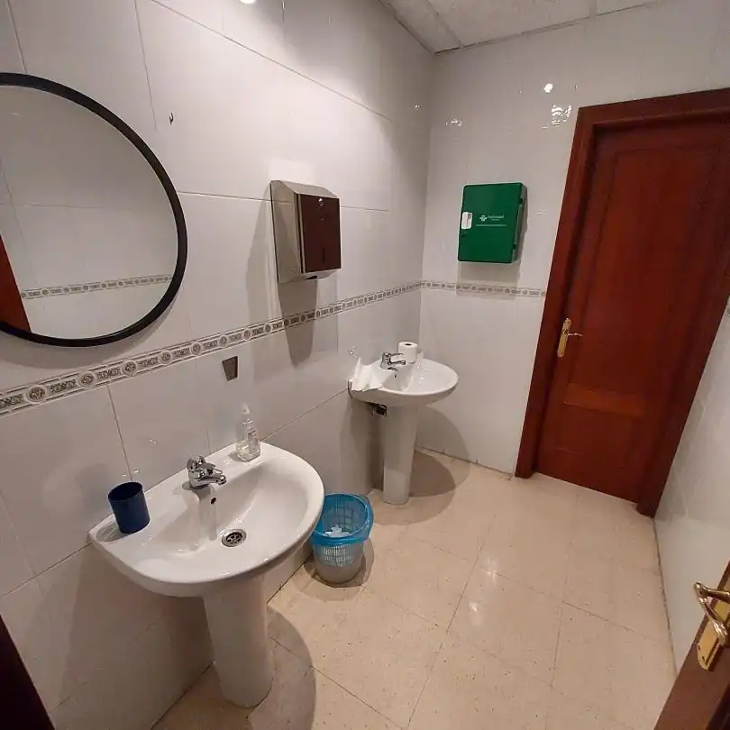Badezimmer von Büro zum Verkauf in Abadiño  mit Heizung und Möbliert