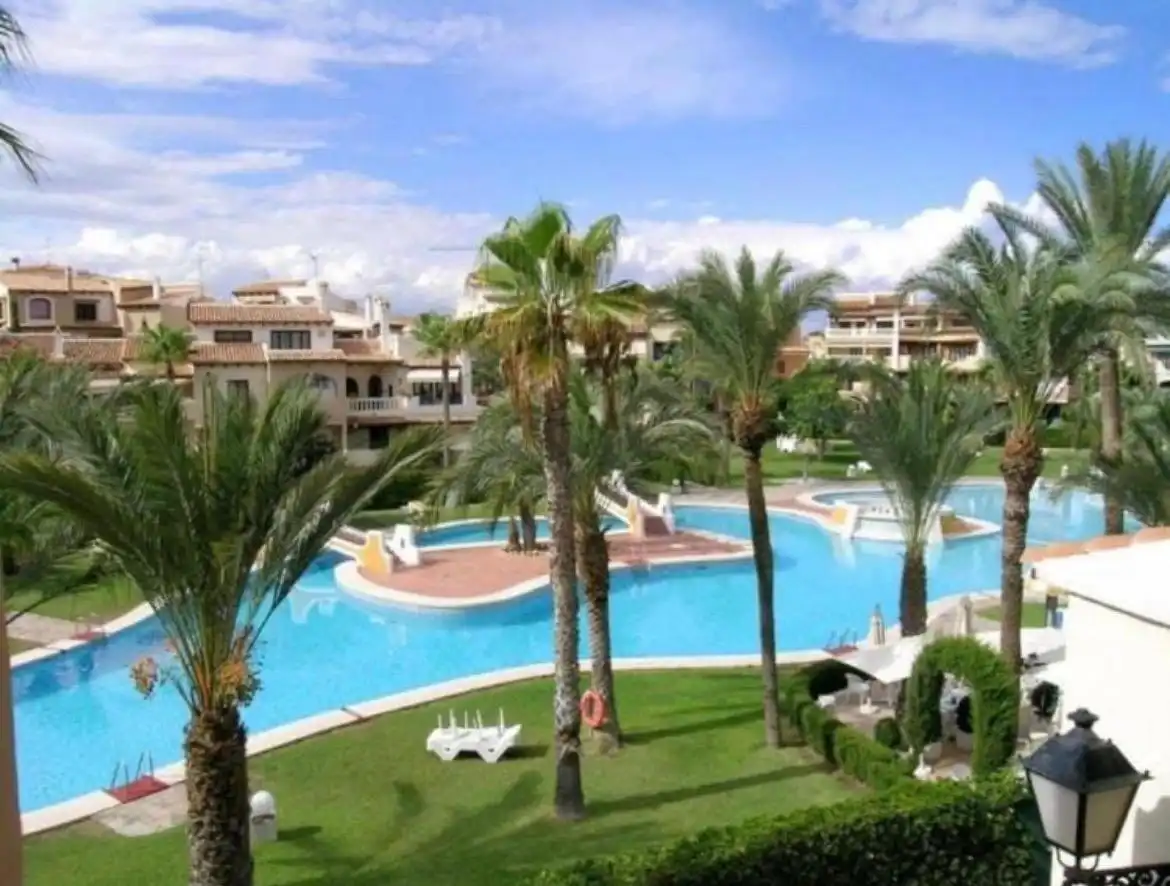 Piscina de Apartamento en venta en Madrid
