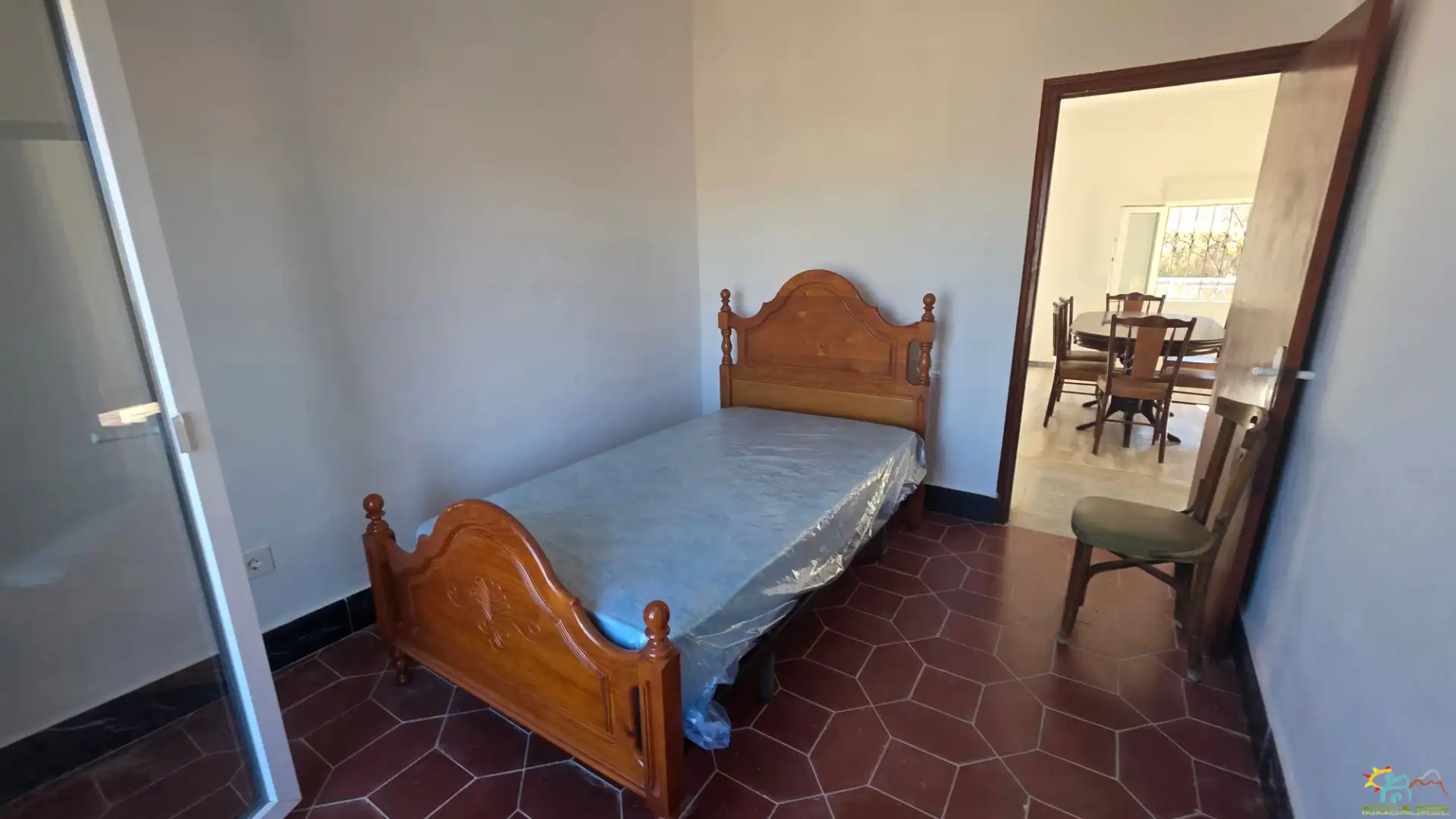 Dormitori de Finca rústica en venda en Íllar amb Jardí privat, Terrassa i Moblat