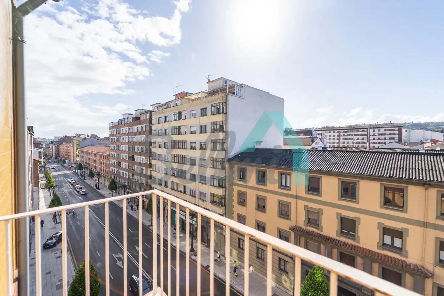 Außenansicht von Wohnung zum Verkauf in Oviedo  mit Heizung, Parkett und Terrasse