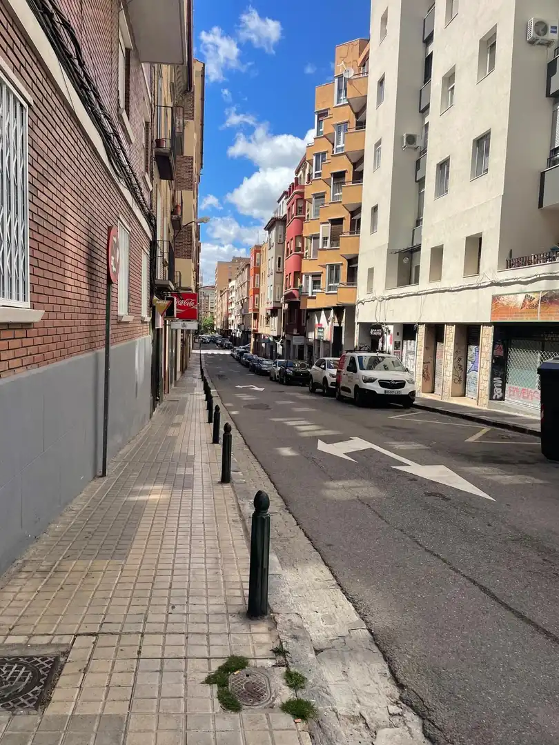 Vista exterior de Local en venda en Zaragoza amb Aire condicionat i Moblat