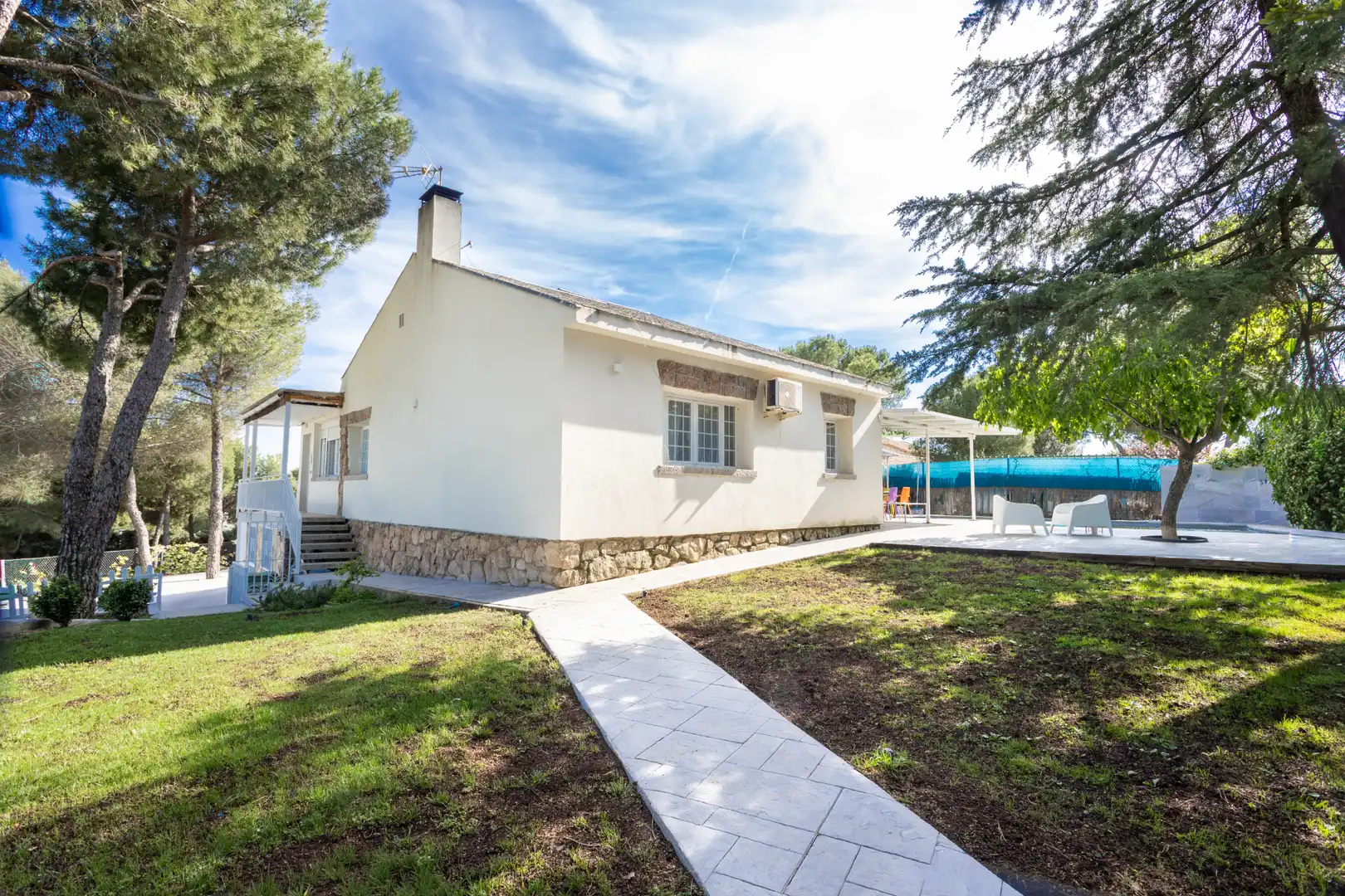 Exterior view of Houses for sale in Valdemorillo  with Air Conditioner, Heating and Private garden
