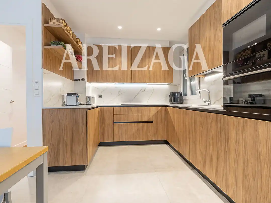 Cocina de Piso en venta en Donostia - San Sebastián  con Calefacción y Balcón
