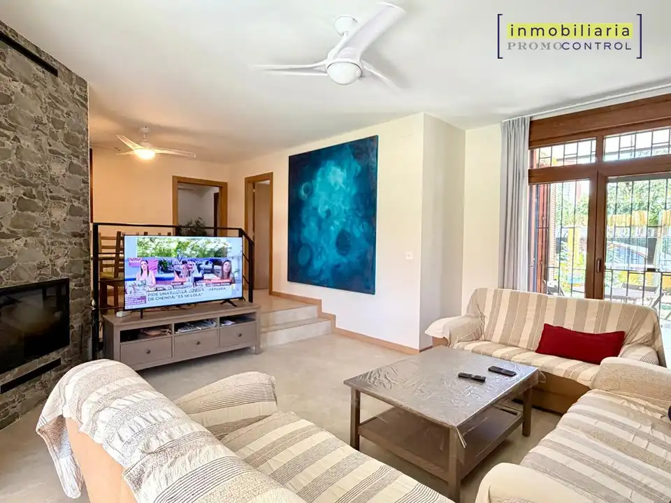 Sala d'estar de Casa o xalet en venda en Zuera amb Aire condicionat, Calefacció i Jardí privat