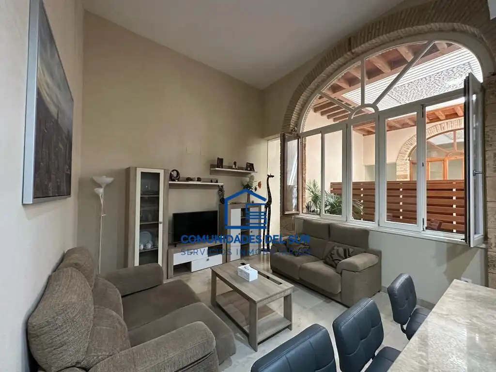 Sala d'estar de Apartament de lloguer en Cádiz amb Moblat