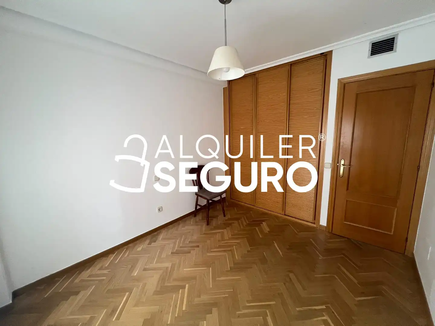 Bedroom of Flat for rent in Madrid  with Air Conditioner, Heating and Swimming Pool