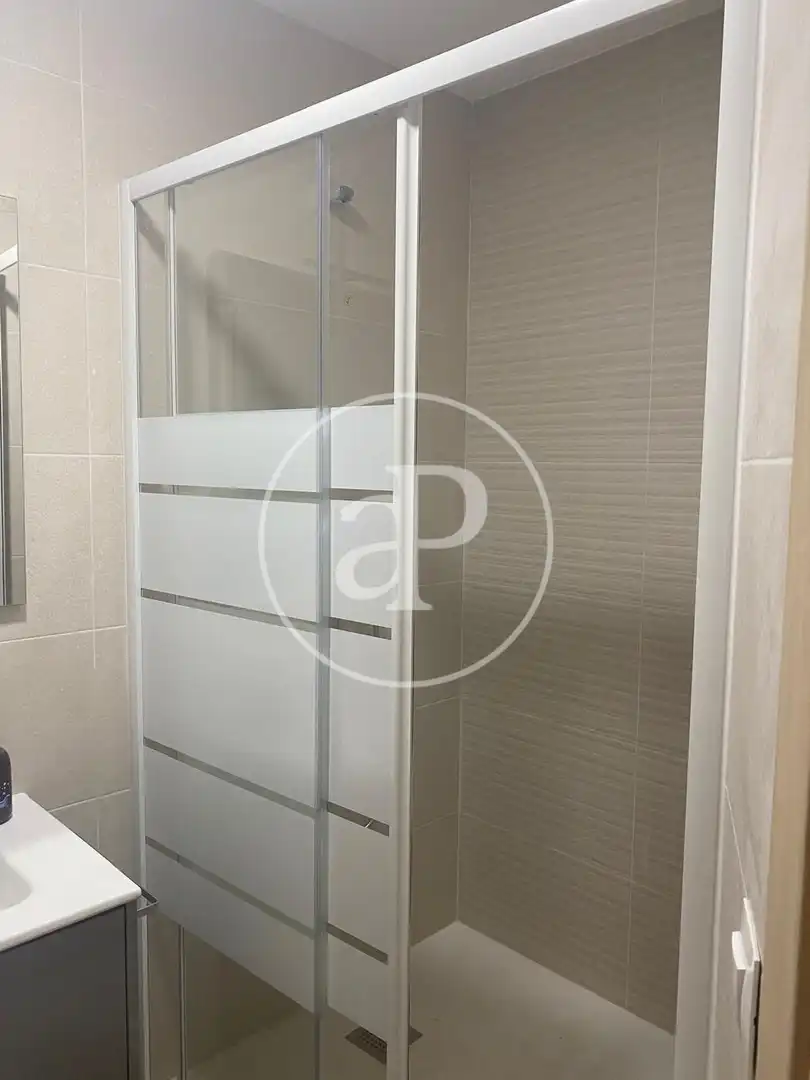 Baño de Piso de alquiler en Valencia con Aire acondicionado, Calefacción y Amueblado