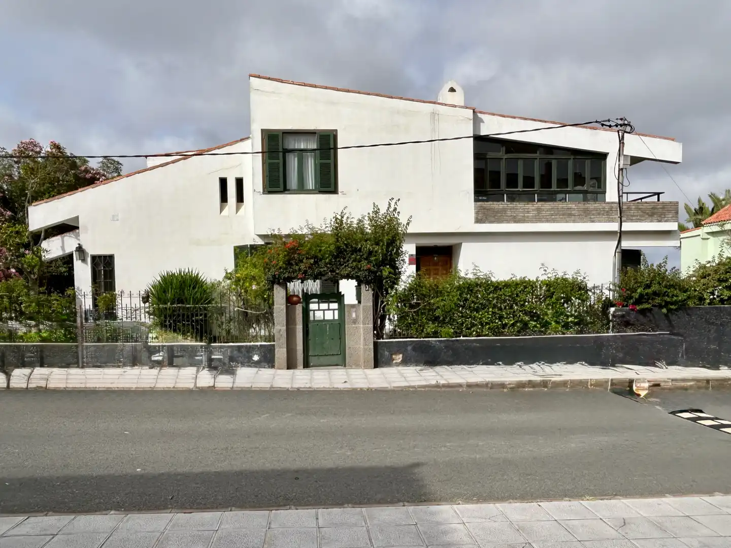 Vista exterior de Casa o xalet en venda en Las Palmas de Gran Canaria amb Calefacció, Jardí privat i Parquet