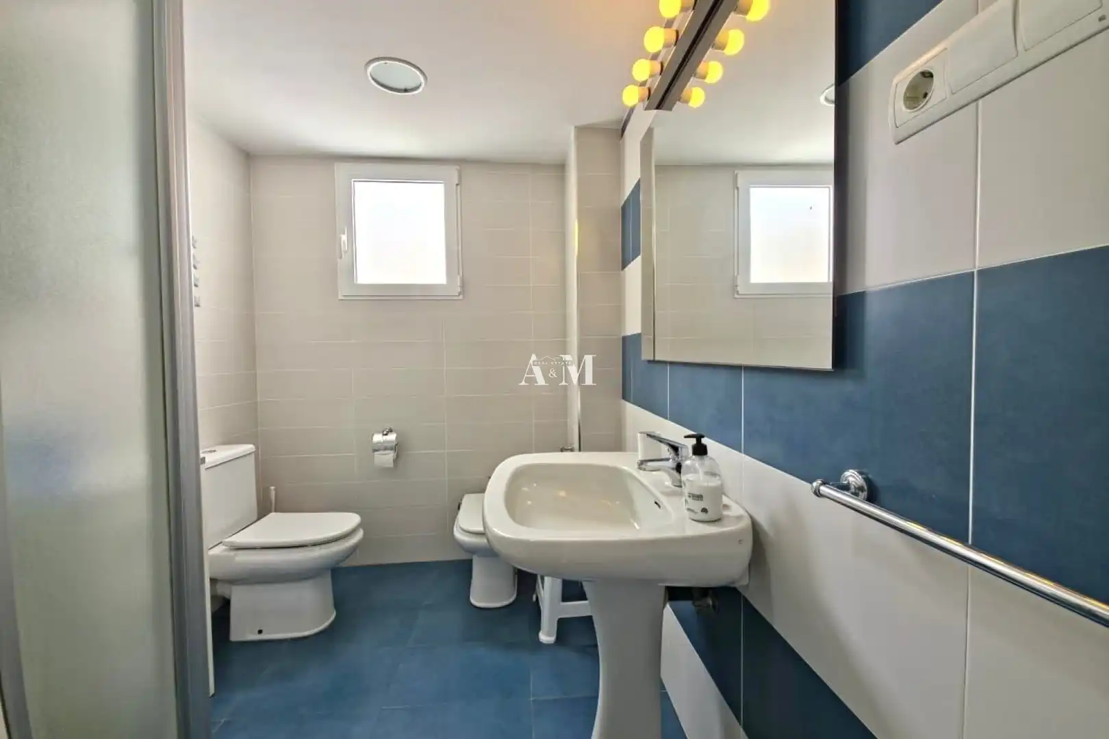 Baño de Piso de alquiler en Torrevieja con Aire acondicionado, Calefacción y Terraza