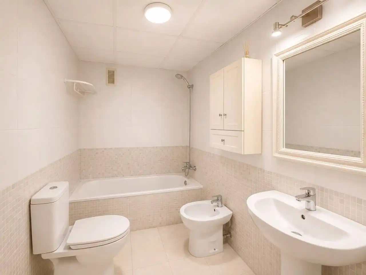Bathroom of Flat for sale in Oropesa del Mar / Orpesa  with Air Conditioner, Terrace and Storage room