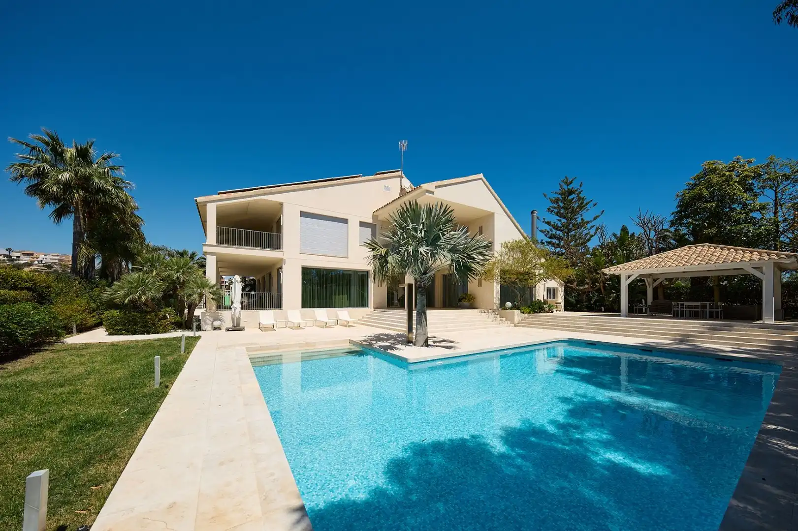 Piscina de Casa o xalet en venda en Alicante / Alacant amb Aire condicionat, Calefacció i Jardí privat