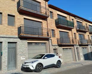 Vista exterior de Casa adosada en venda en Santa Maria d'Oló amb Terrassa i Balcó