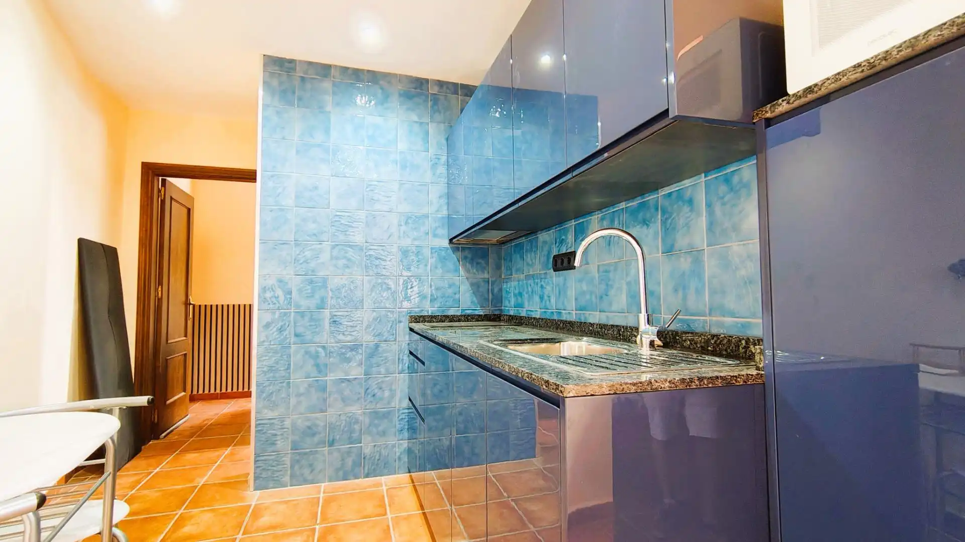 Cocina de Apartamento de alquiler en Marbella con Aire acondicionado, Jardín privado y Terraza