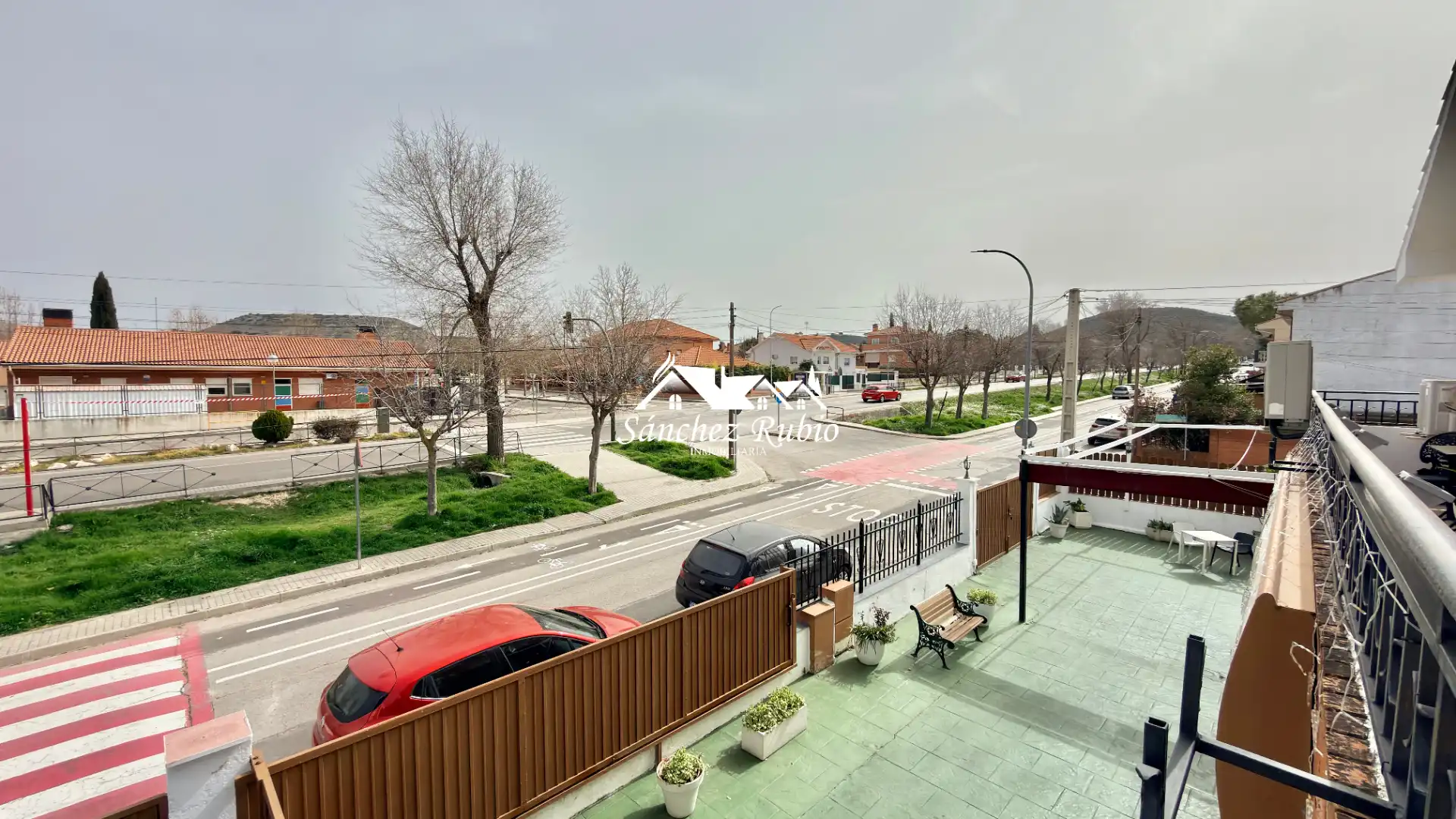 Vista exterior de Casa o xalet en venda en Torres de la Alameda amb Aire condicionat, Calefacció i Jardí privat