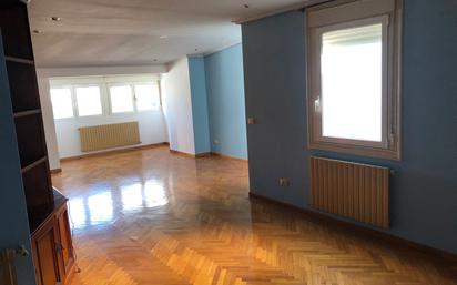 Sala d'estar de Pis en venda en Ourense Capital  amb Calefacció