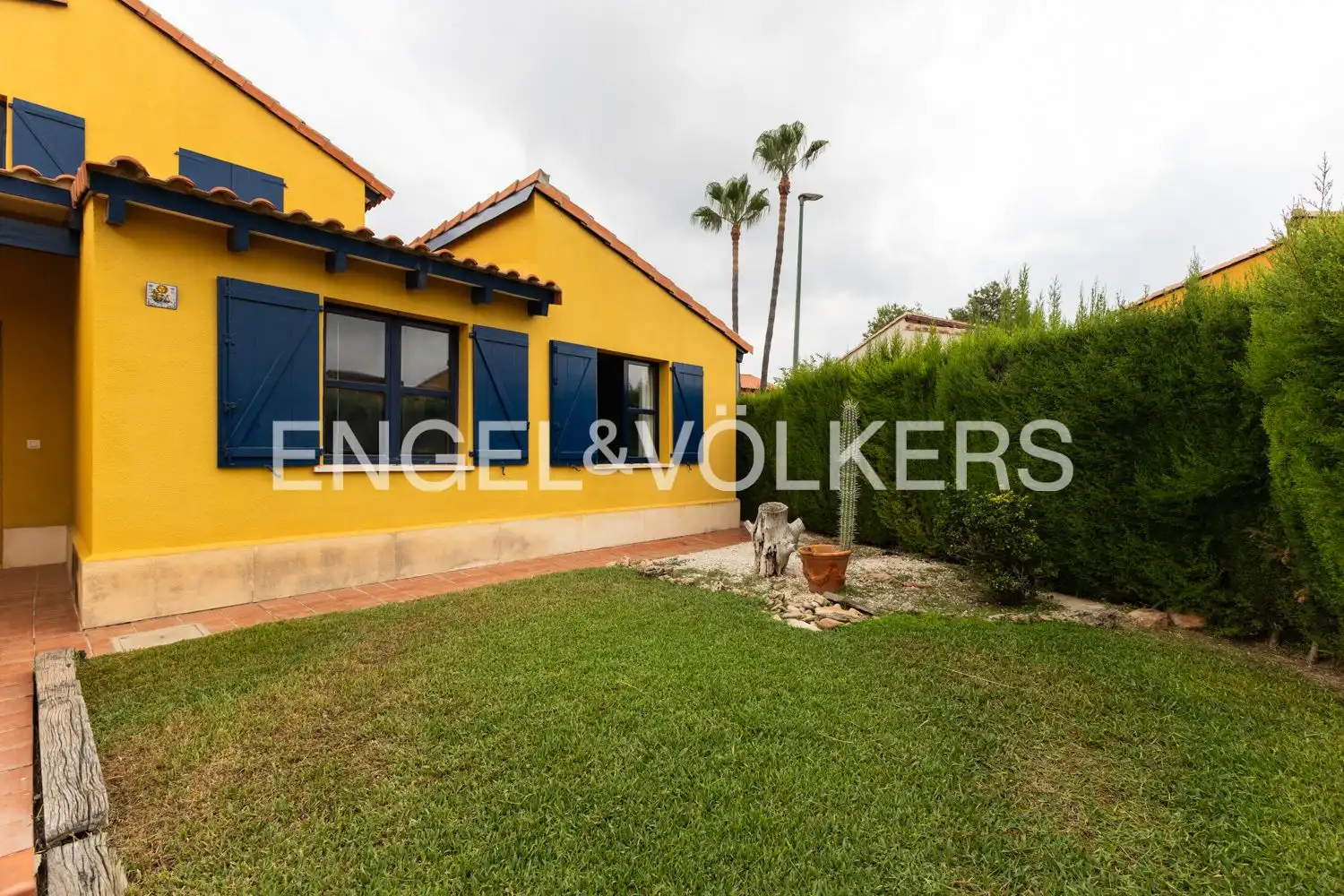 Vista exterior de Casa o xalet en venda en Riba-roja de Túria amb Aire condicionat, Calefacció i Jardí privat