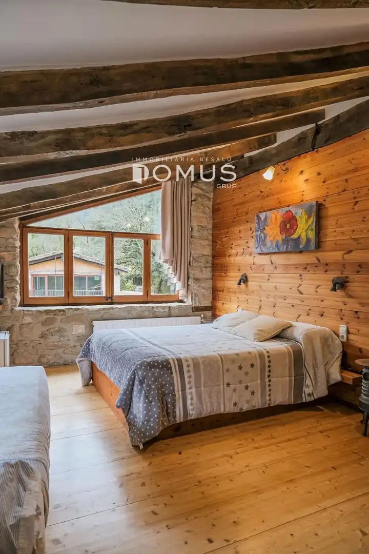 Habitación de Finca rústica en venta en Santa Pau con Calefacción, Parquet y Piscina