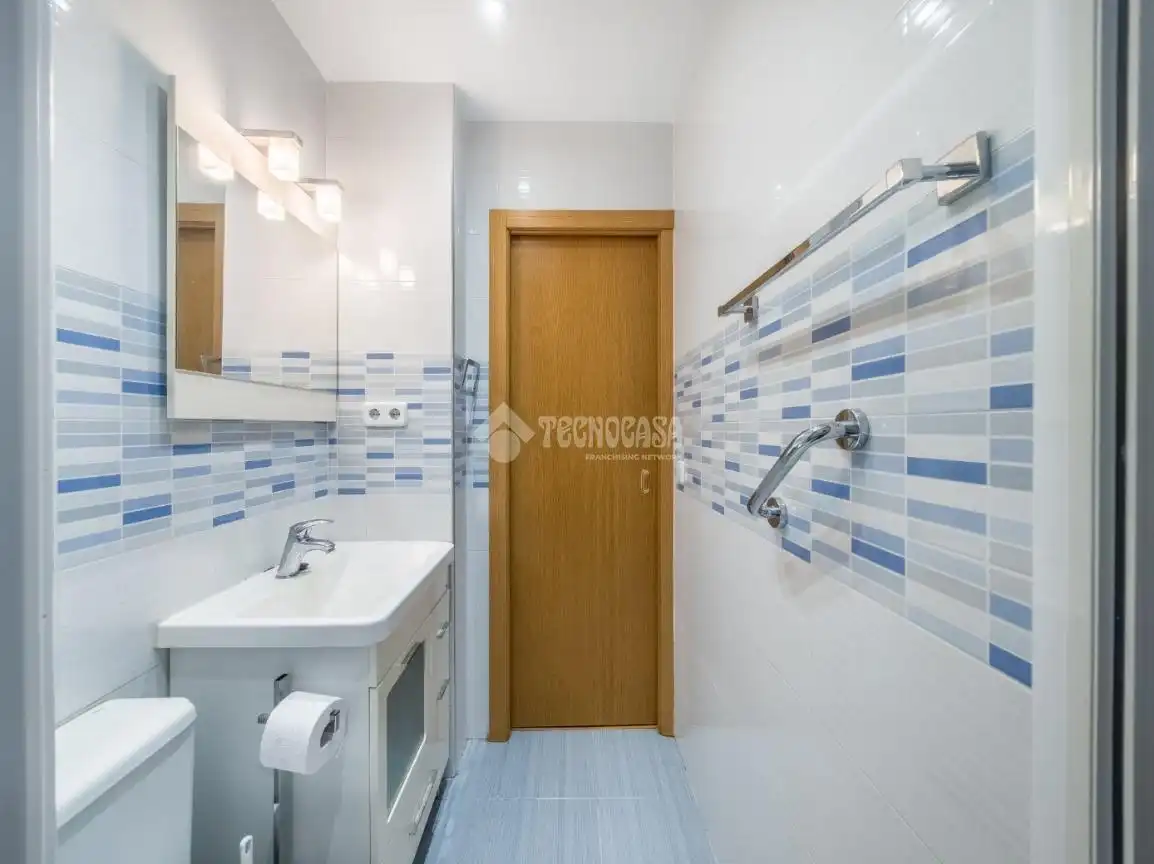 Baño de Piso en venta en Madrid con Aire acondicionado, Terraza y Balcón