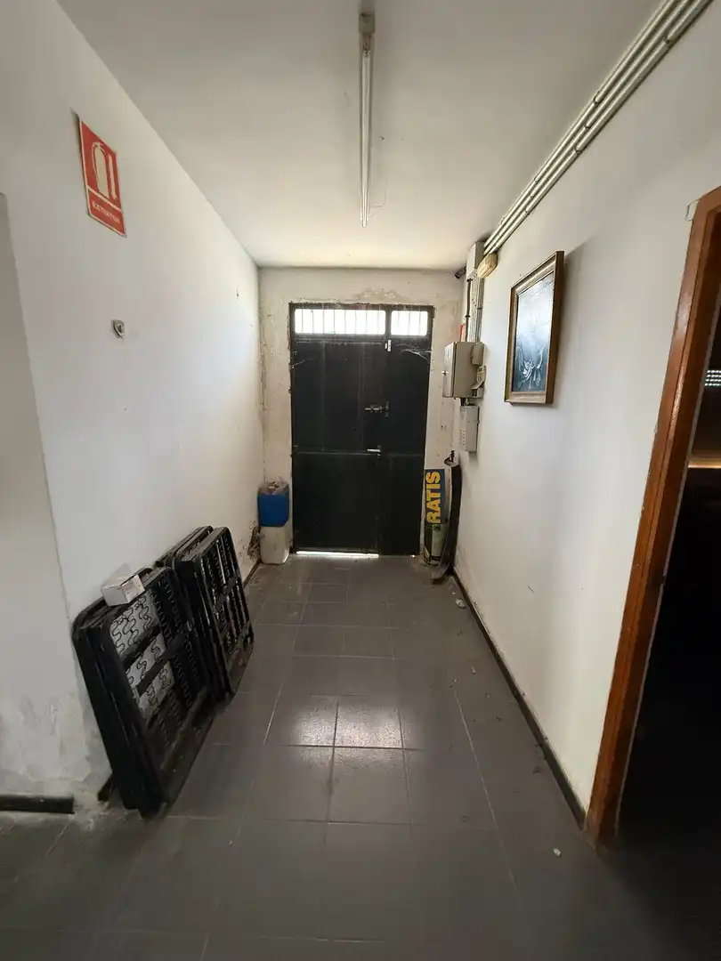 Local en venta en CR. YEPES, Zona Entrada - Gasolineras