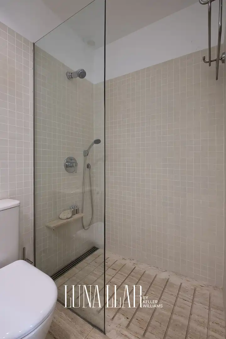 Bathroom of Houses for sale in Castelldefels  with Swimming Pool