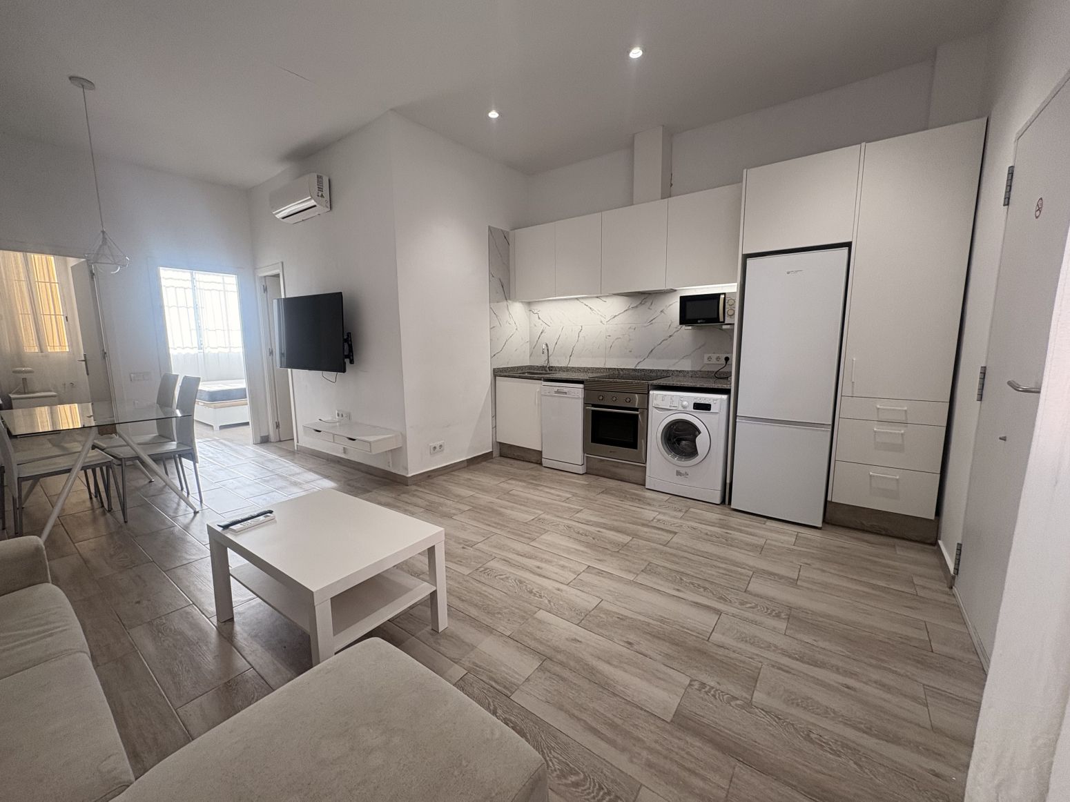 Cuina de Pis de lloguer en  Valencia Capital amb Aire condicionat, Parquet i Moblat