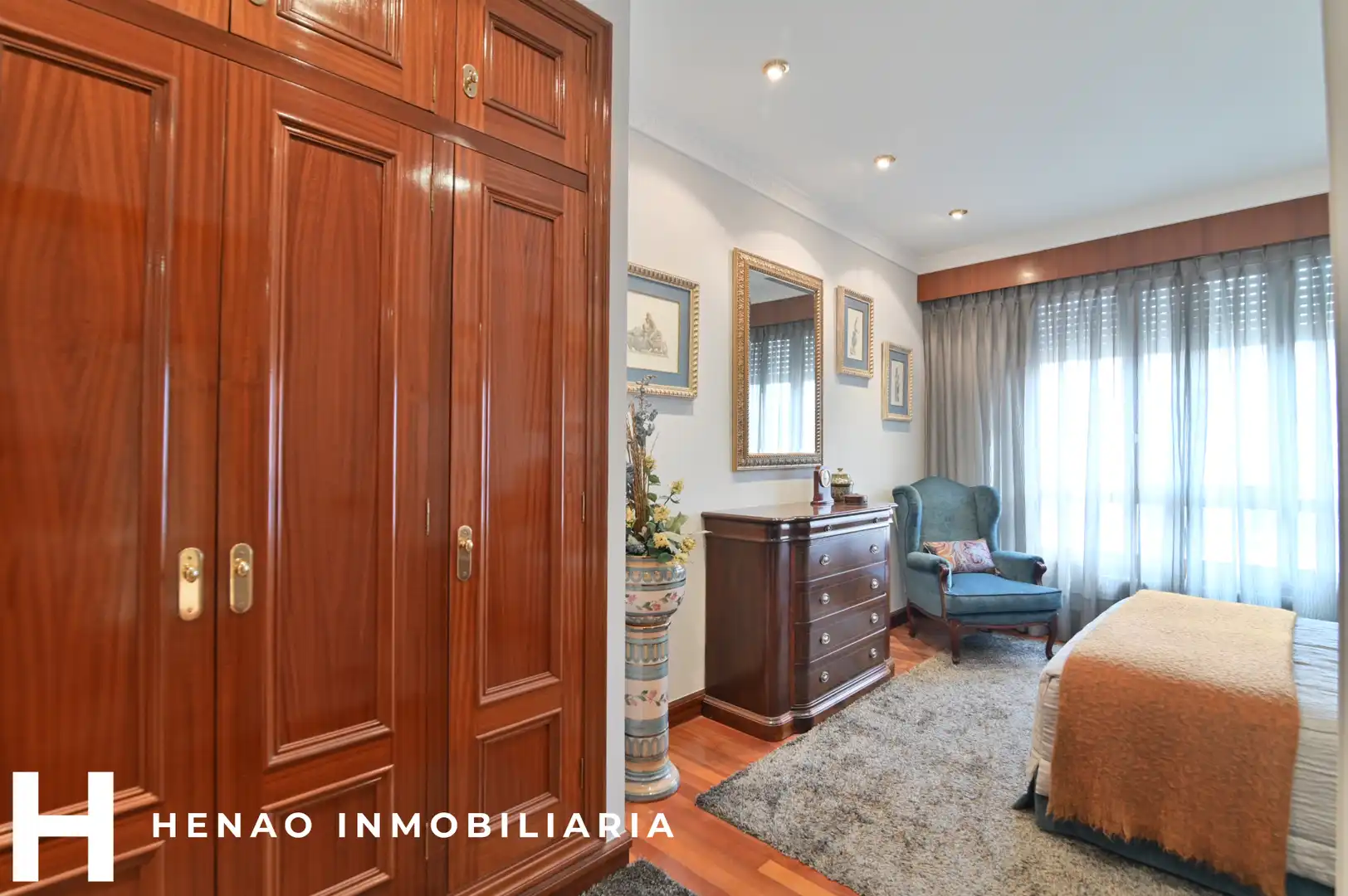 Bedroom of Flat for sale in Bilbao   with Heating, Parquet flooring and Terrace