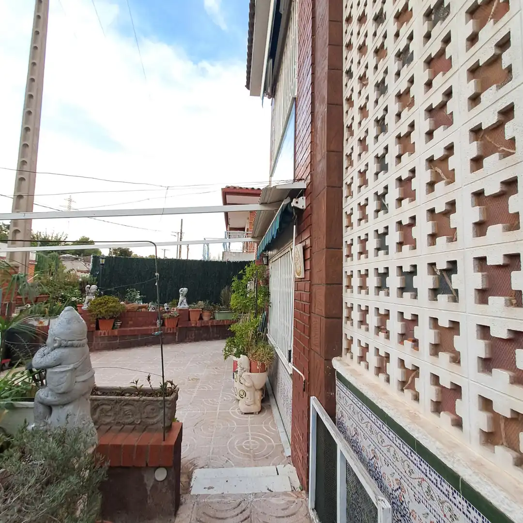 Vista exterior de Casa o chalet en venta en Castellbisbal con Calefacción, Jardín privado y Balcón