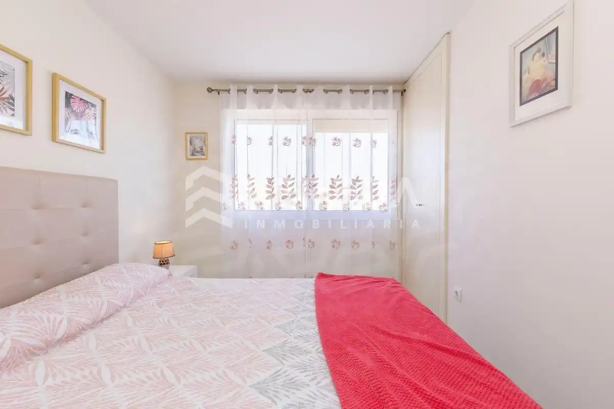 Schlafzimmer von Wohnung zum Verkauf in Roquetas de Mar mit Klimaanlage, Privatgarten und Terrasse