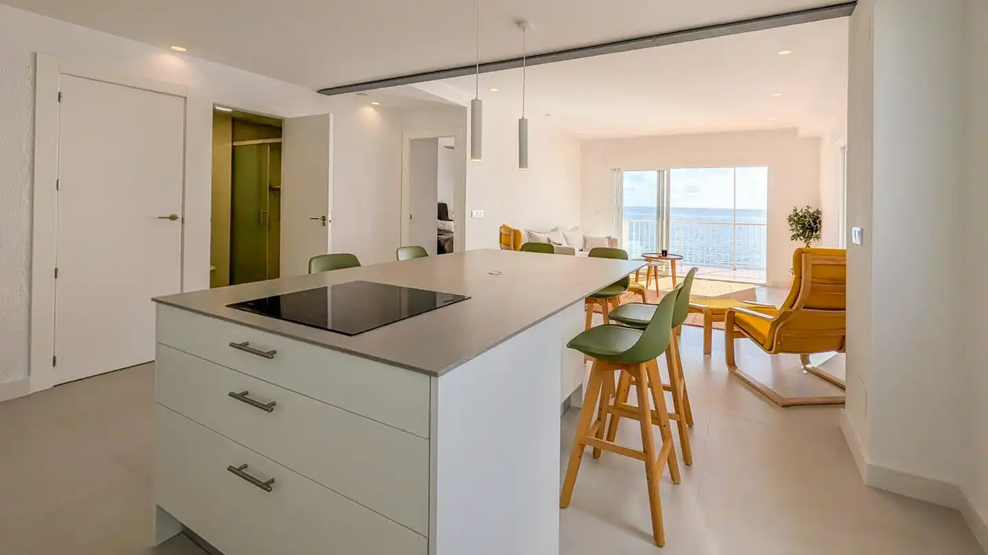 Küche von Wohnung zum Verkauf in Santa Pola mit Klimaanlage und Terrasse