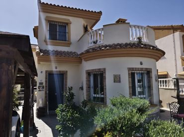 Villa mit Pool zum Verkauf in El Raso