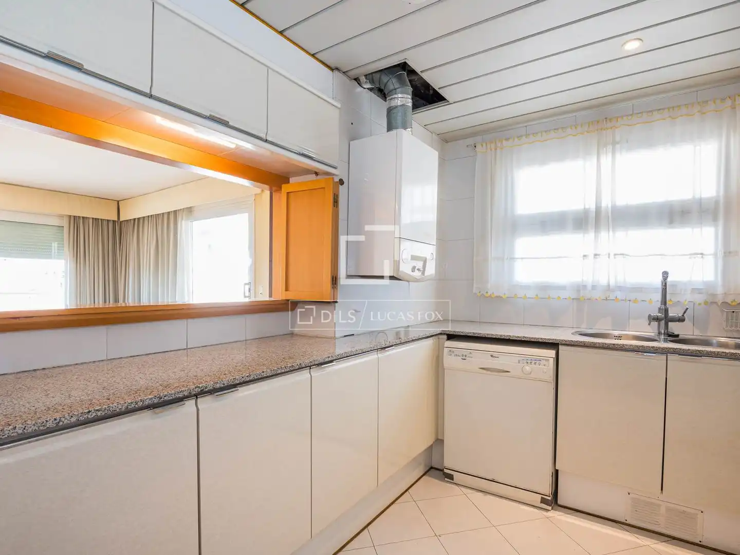 Kitchen of Flat for sale in Sant Cugat del Vallès  with Air Conditioner, Heating and Terrace