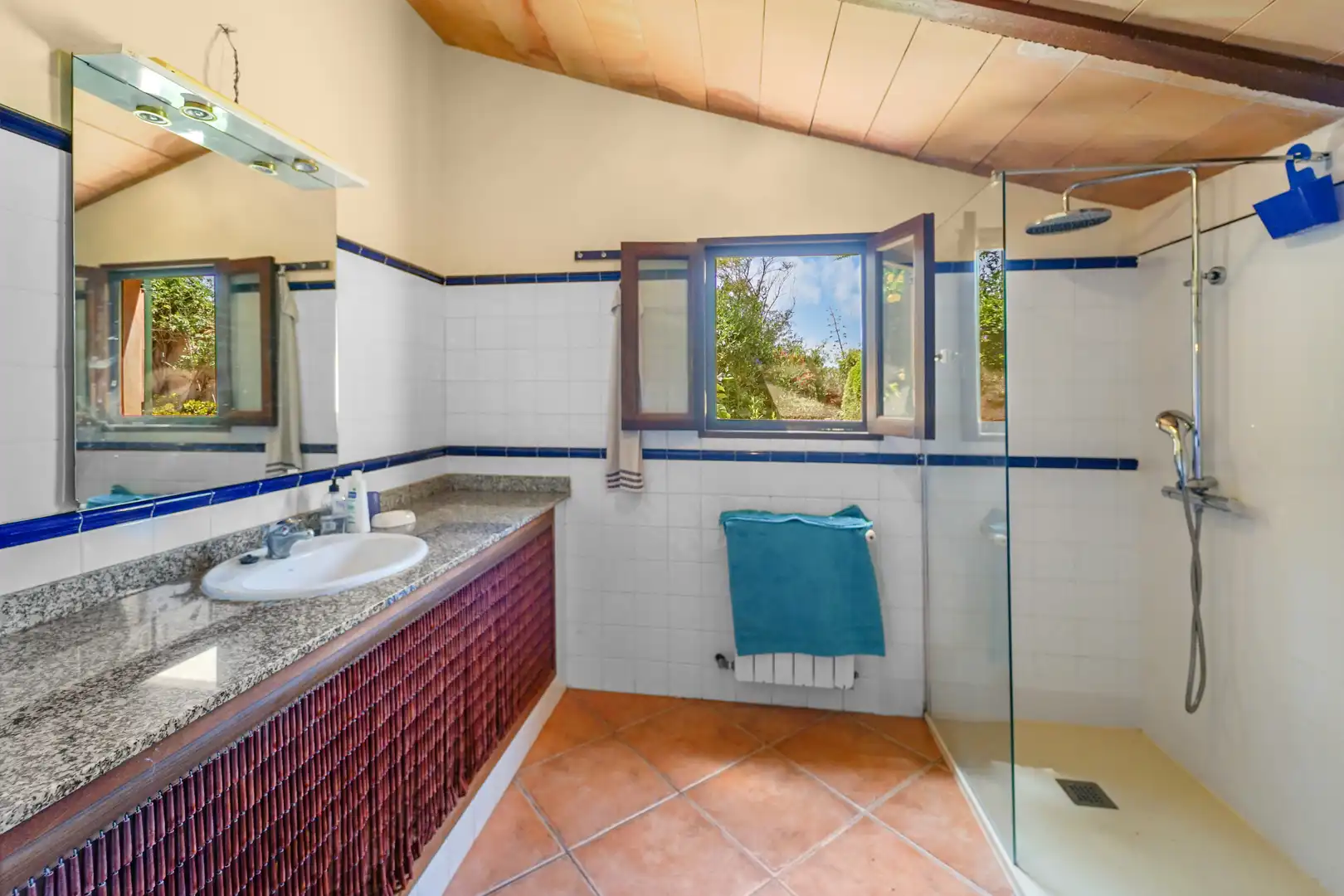 Badezimmer von Country house zum Verkauf in Campos mit Klimaanlage, Heizung und Abstellraum