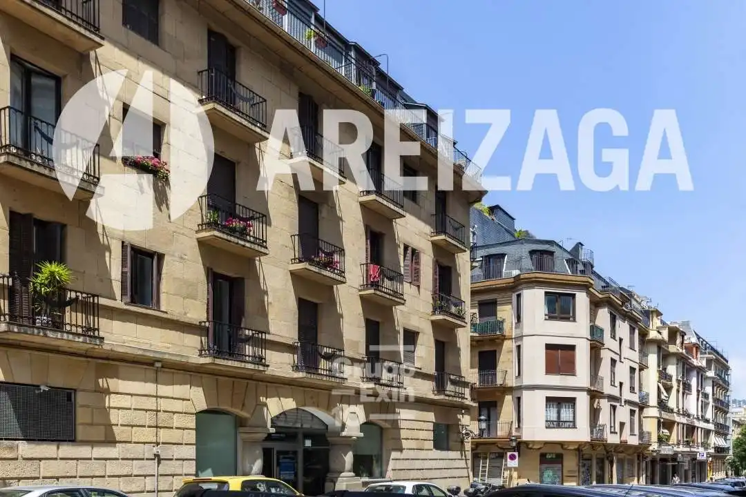 Vista exterior de Piso en venta en Donostia - San Sebastián  con Calefacción y Balcón