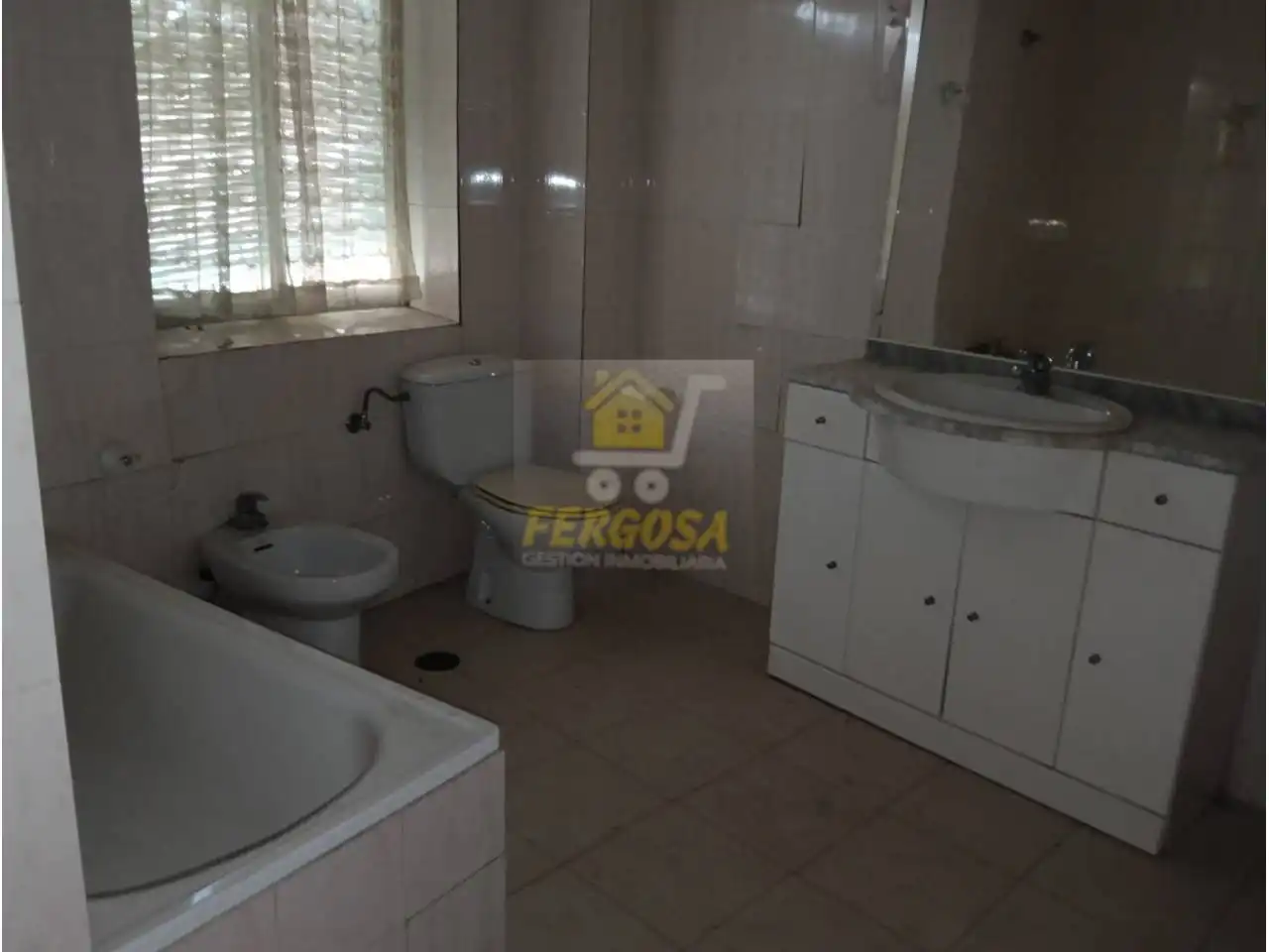 Badezimmer von Wohnung zum Verkauf in Nombela mit Möbliert