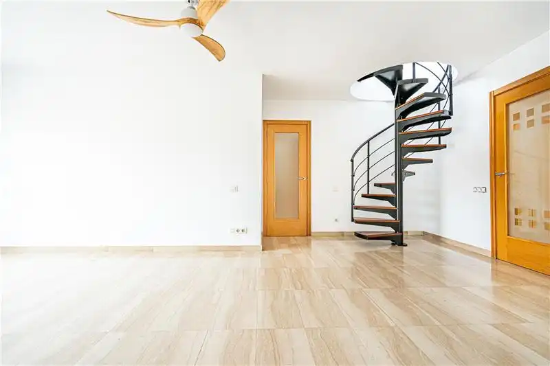 Appartement avec ascenseur à louer à Ponent