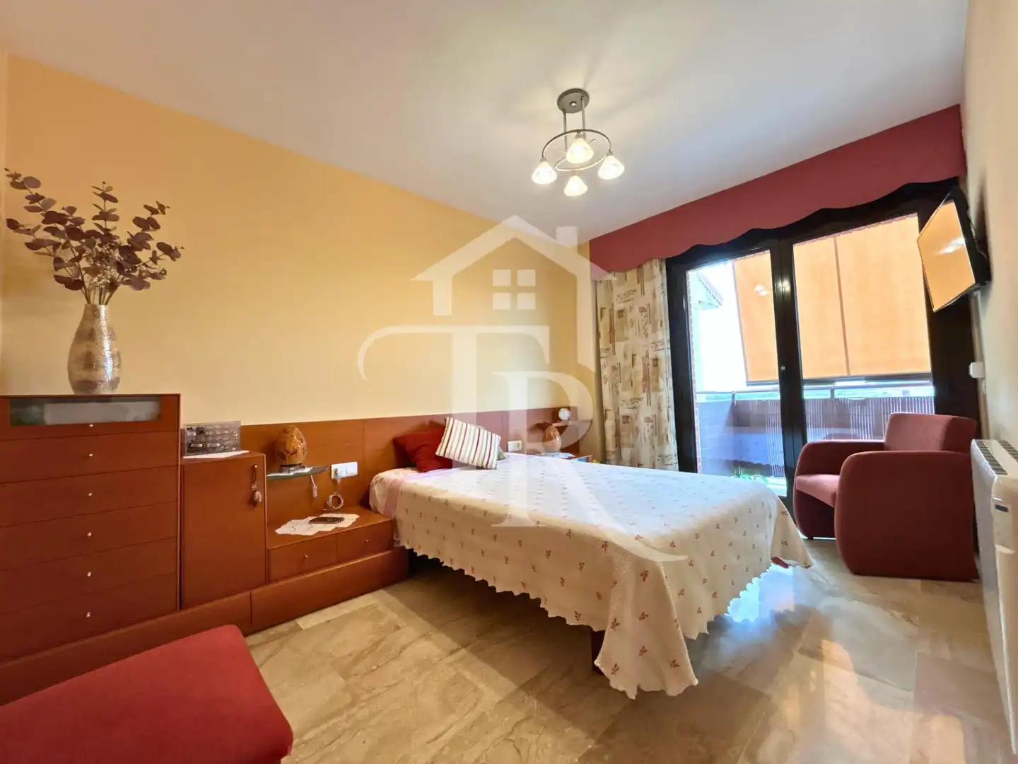 Schlafzimmer von Dachboden zum Verkauf in Rubí mit Klimaanlage, Heizung und Terrasse