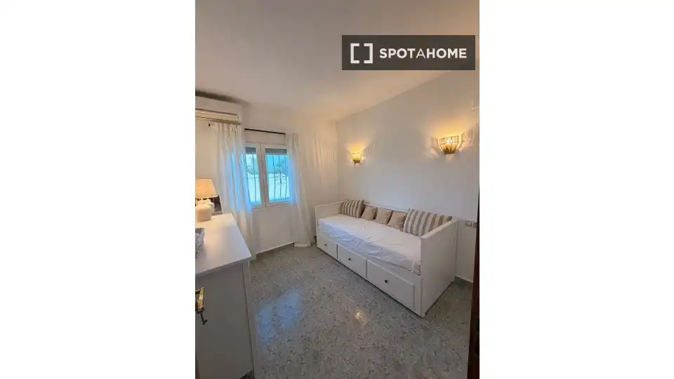 Dormitori de Apartament per a compartir en Benitachell / El Poble Nou de Benitatxell amb Aire condicionat, Terrassa i Moblat