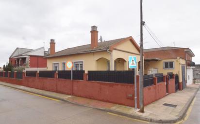 Vista exterior de Casa o xalet en venda en Aldeatejada amb Calefacció i Terrassa