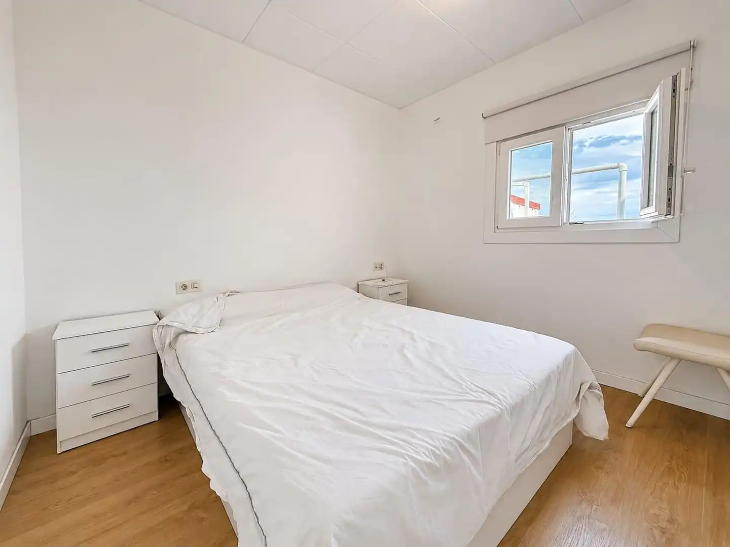 Schlafzimmer von Dachboden zum Verkauf in Barcelona mit Klimaanlage, Heizung und Terrasse