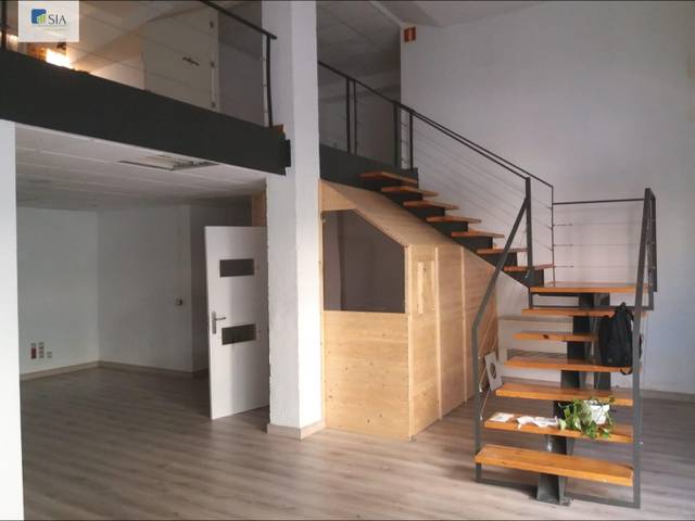 Local comercial en Alquiler en Calle RUIZ TAPIADOR, 23 en Pinares de Venecia