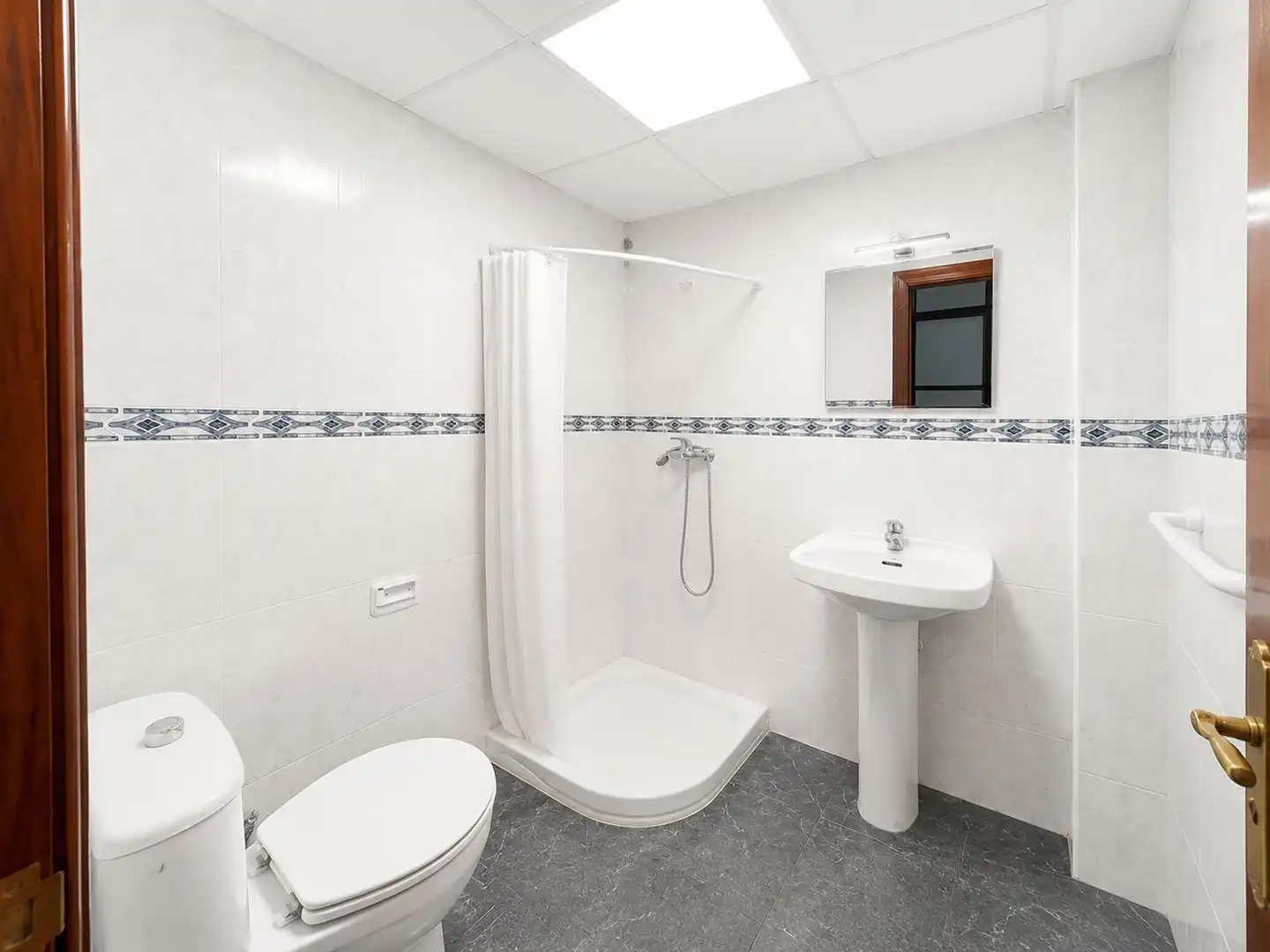 Badezimmer von Geschaftsraum zum Verkauf in Huércal de Almería mit Klimaanlage