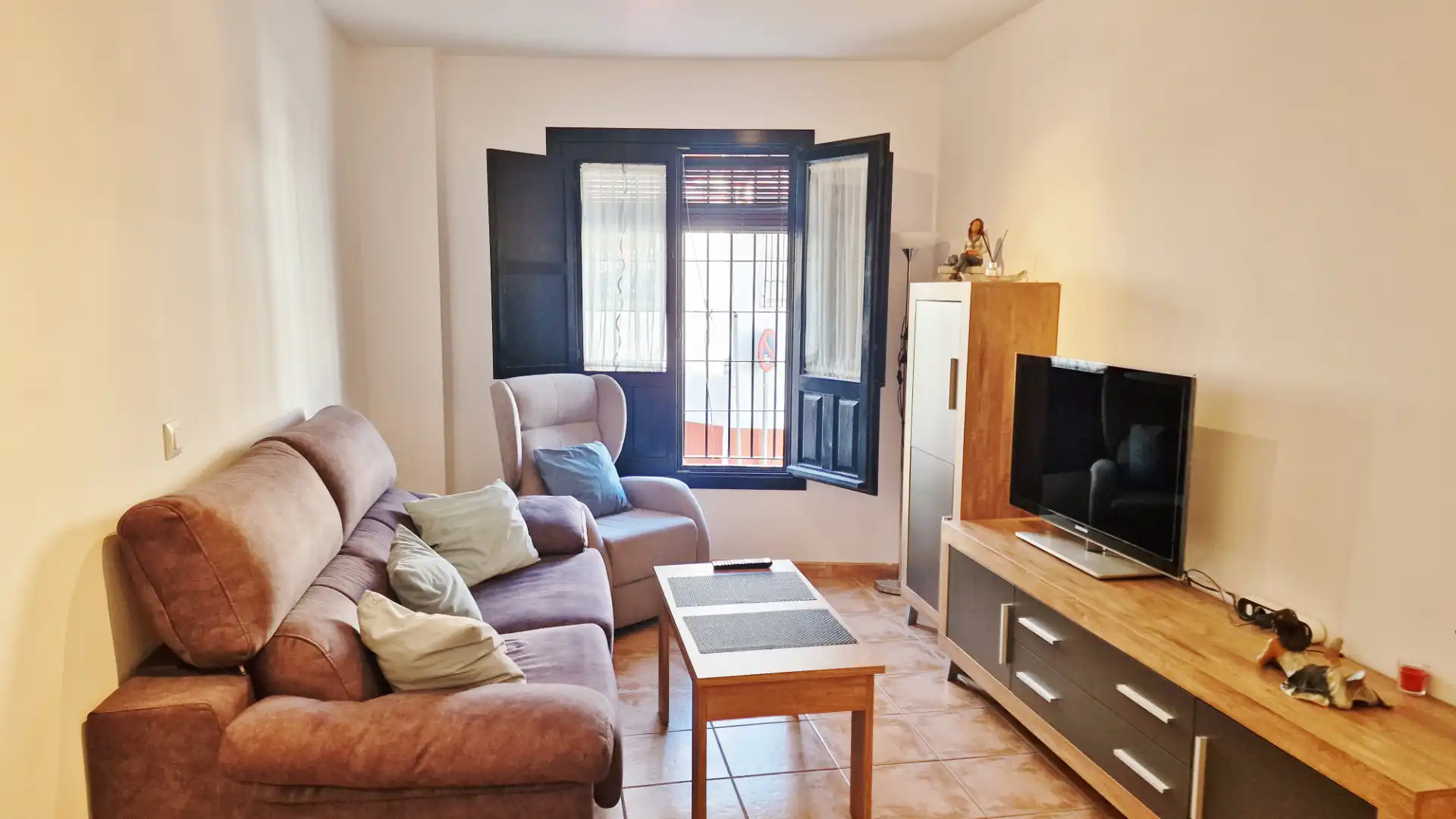 Wohnzimmer von Wohnungen zum Verkauf in Vélez de Benaudalla mit Möbliert, Ofen und Waschmaschine